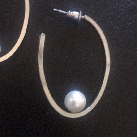Swinging  Pearl earrings - Picture 2 of 4